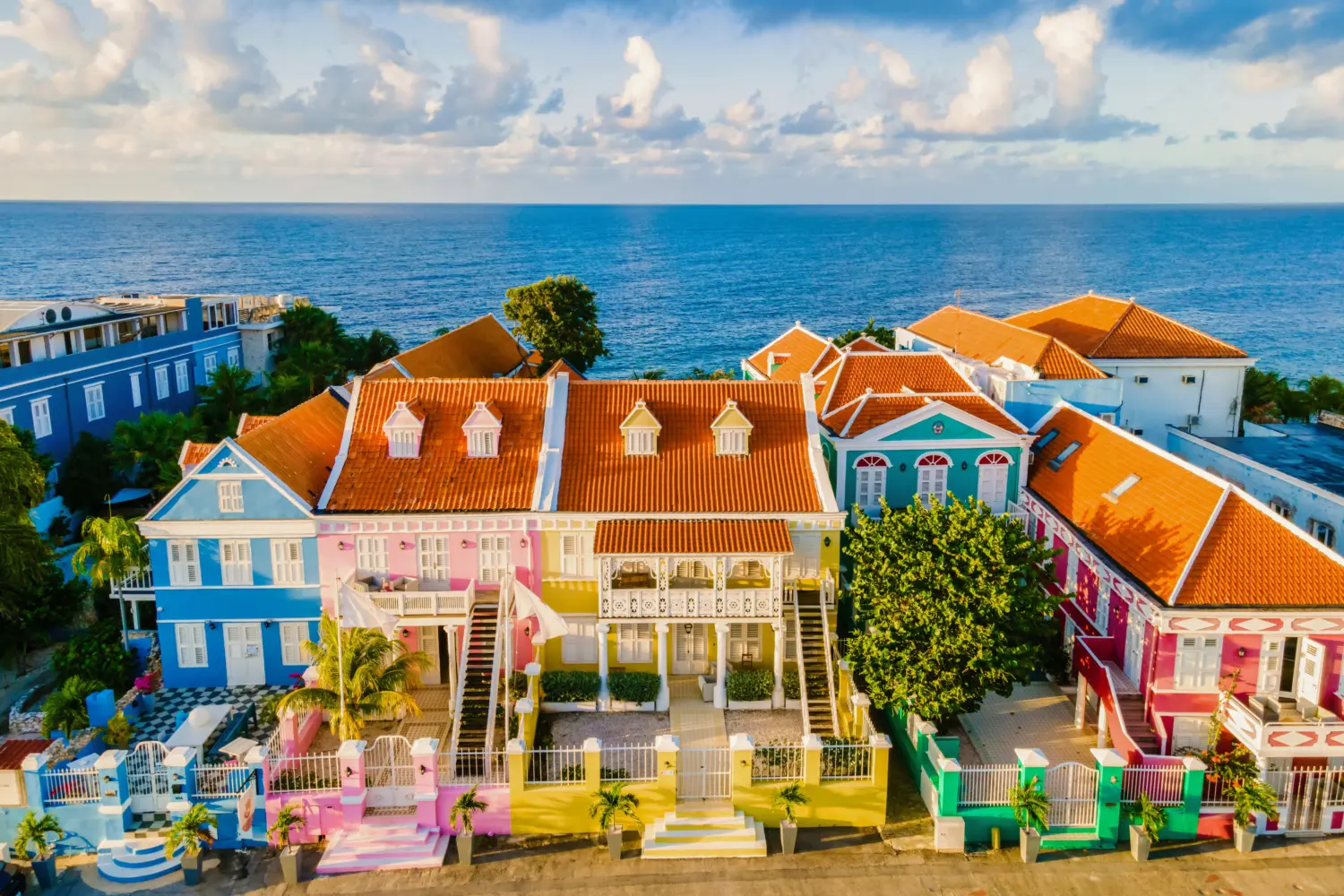 Vue aérienne de maisons colorés à Willemstad