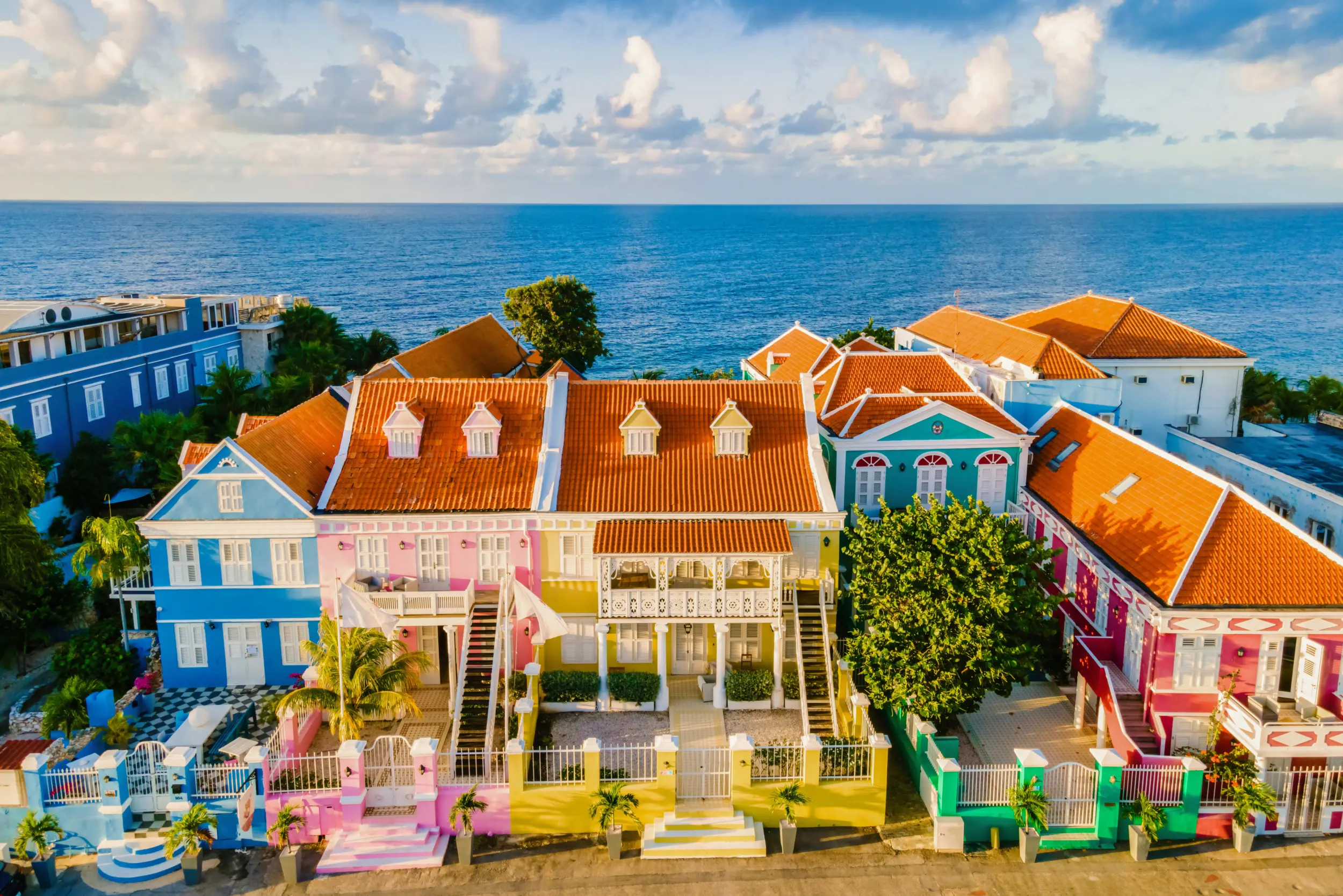 Vue aérienne de maisons colorés à Willemstad