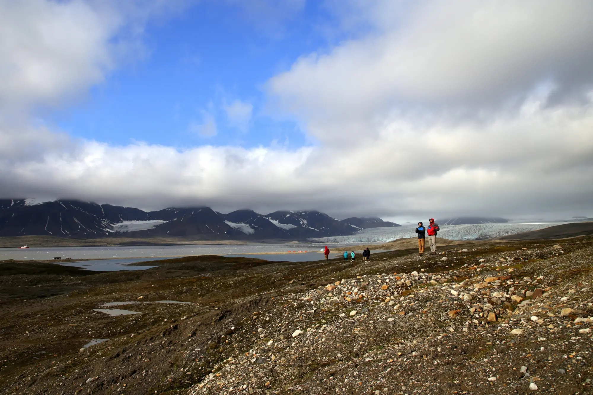Paysage typique de l'arctique au Svalbard et au Spitzberg