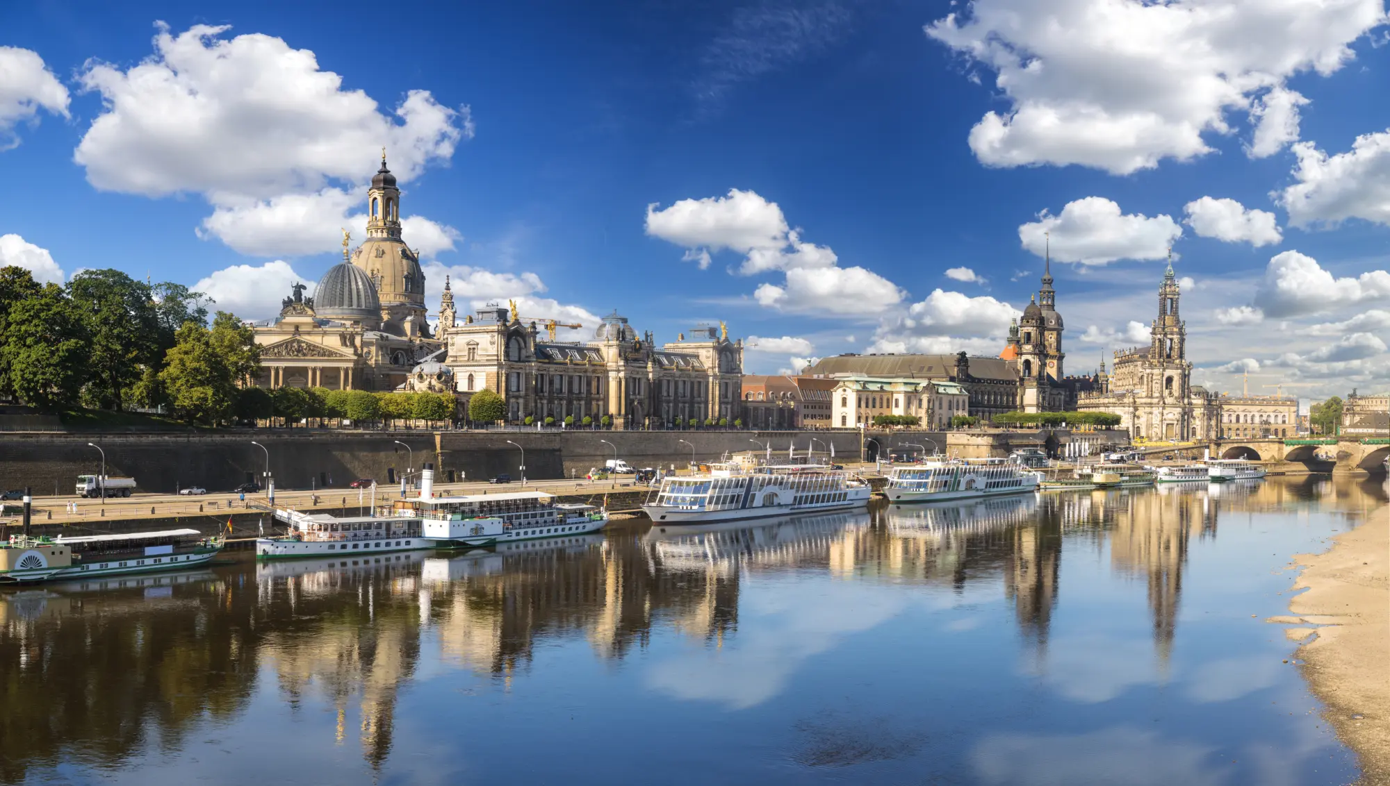Vue sur l'Elbe et la magnifique ville Dresde en Allemagne