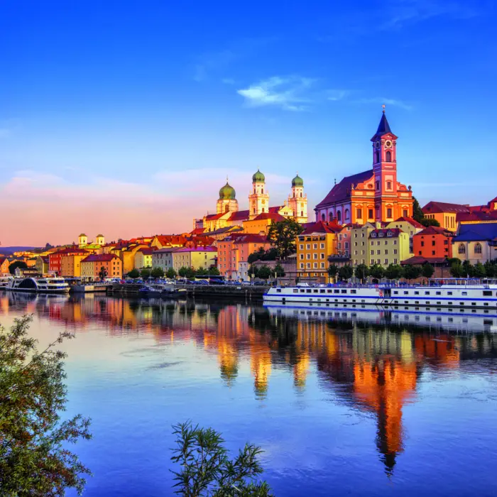Vue sur le Danube avec en arrière-plan la ville de Passau en Allemagne