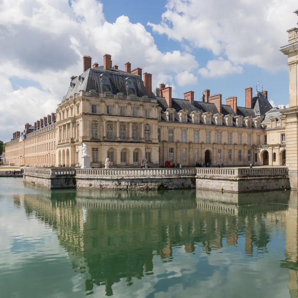 Vue sur le château de Fontaineableau au sud-est de Paris en France