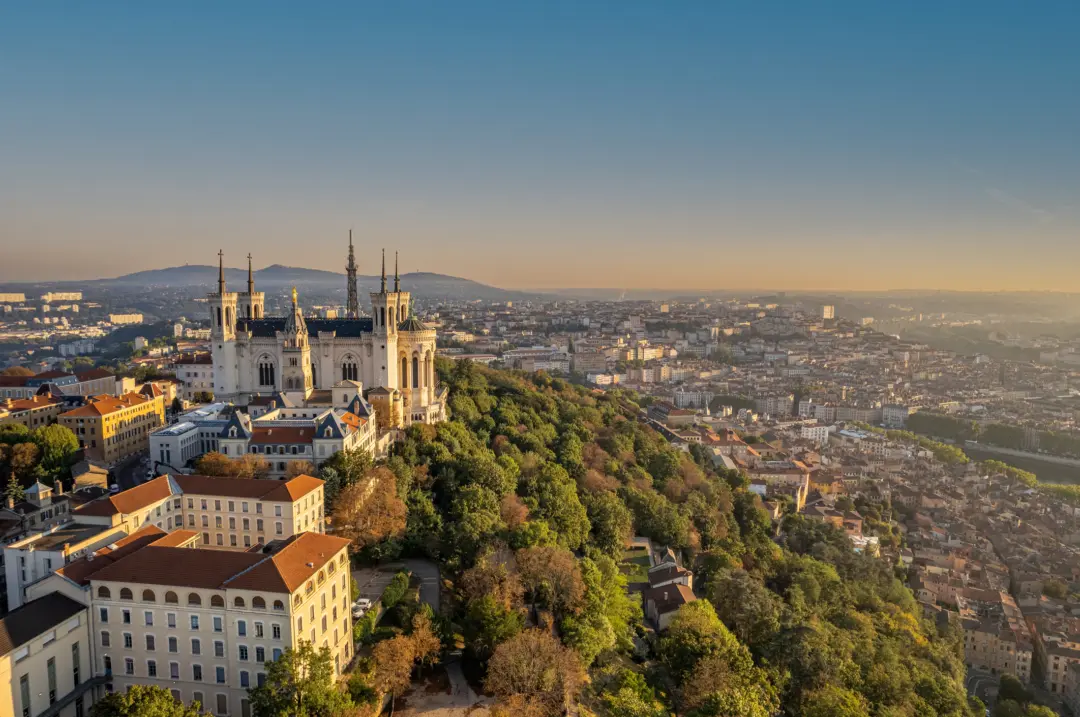 Lyon, Basilique Notre-Dame-de-Fourvière, Colline, France, Vue aérienne