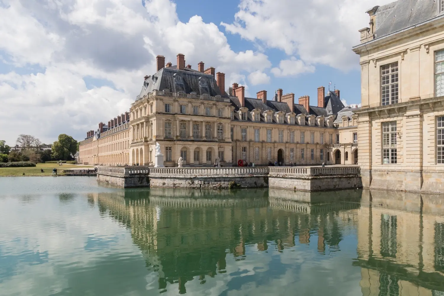 Vue sur le château de Fontaineableau au sud-est de Paris en France
