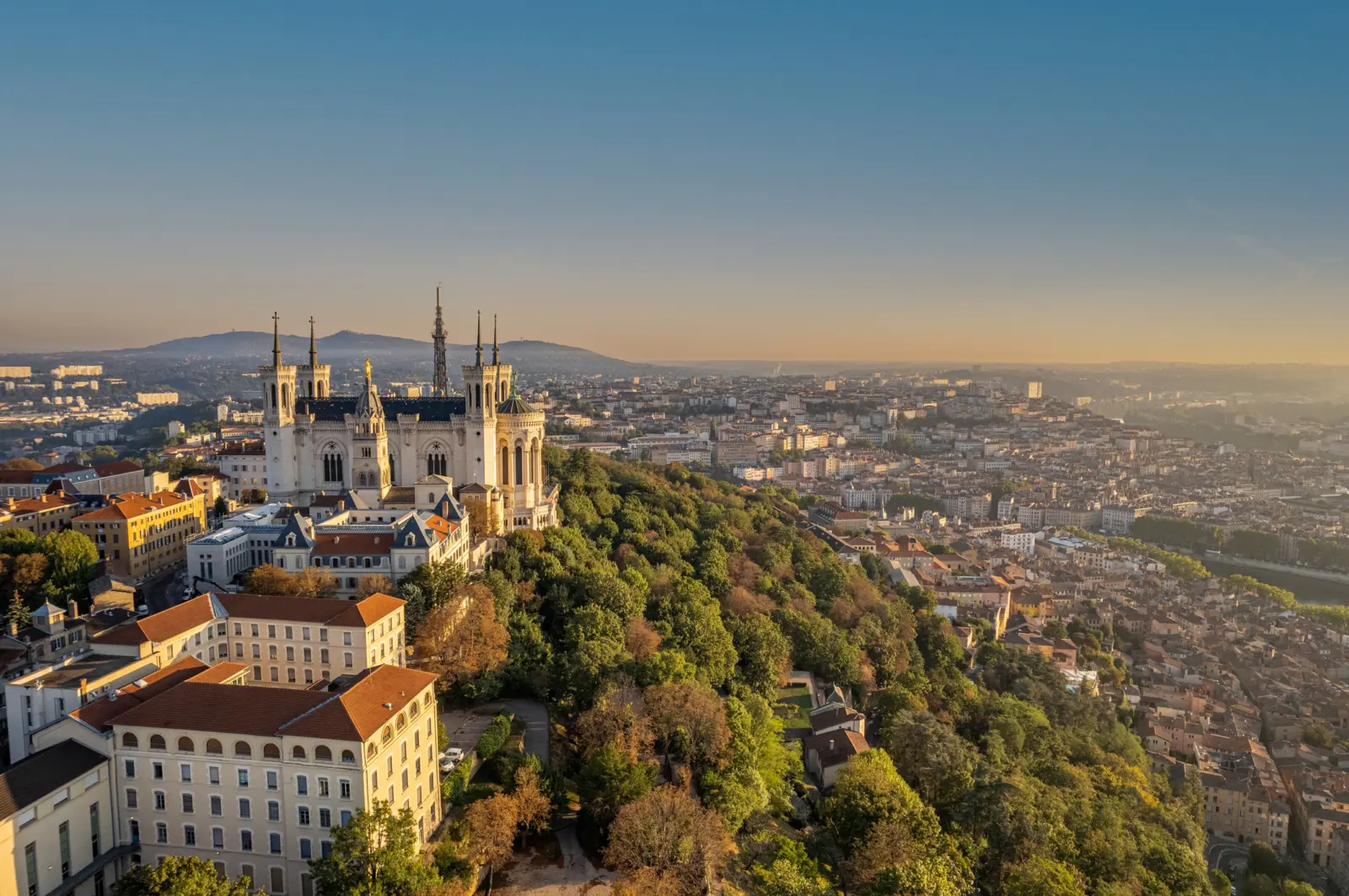 Lyon, Basilique Notre-Dame-de-Fourvière, Colline, France, Vue aérienne