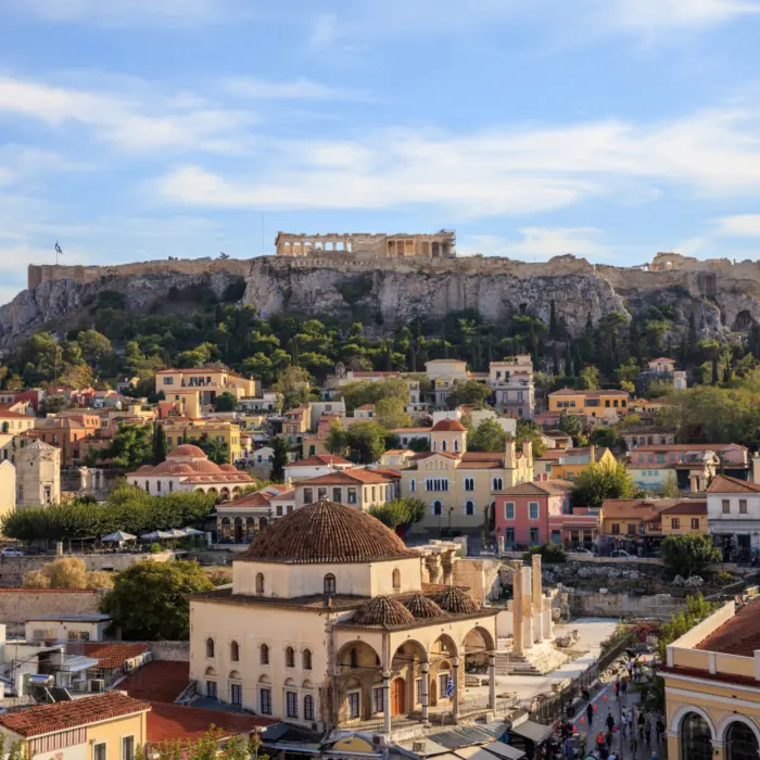 Vue sur la ville d'Athènes et l'Acropole qui surplombe la ville