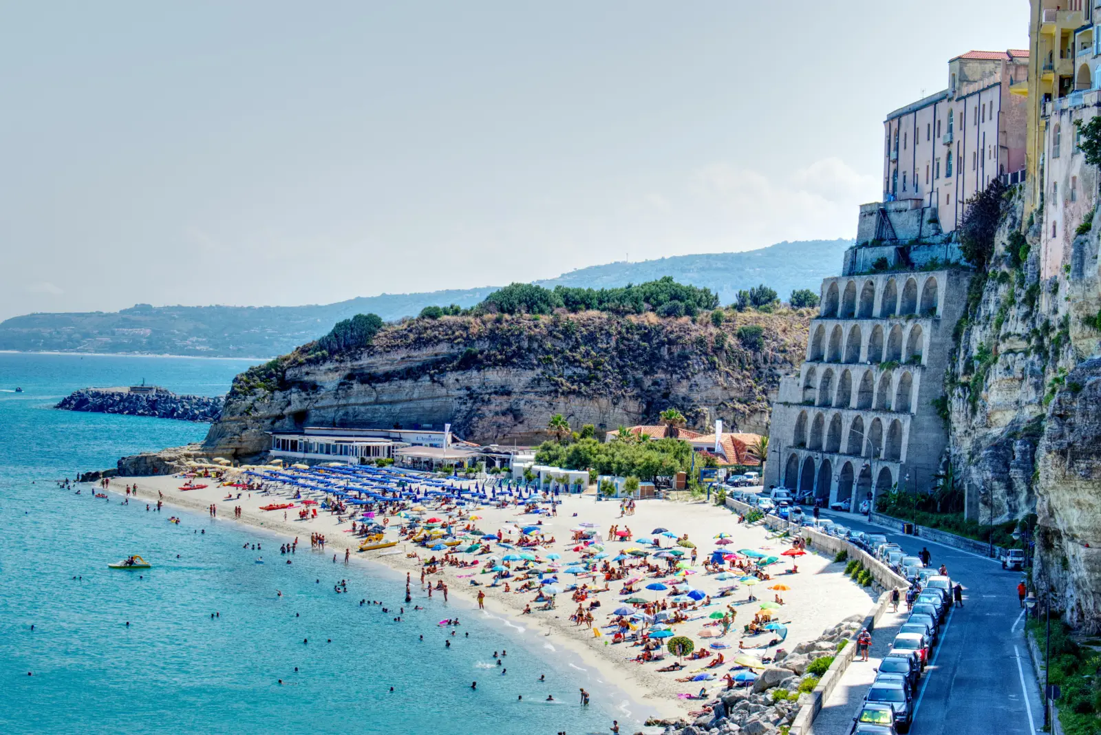 Vue du bord de la mer à Tropea.