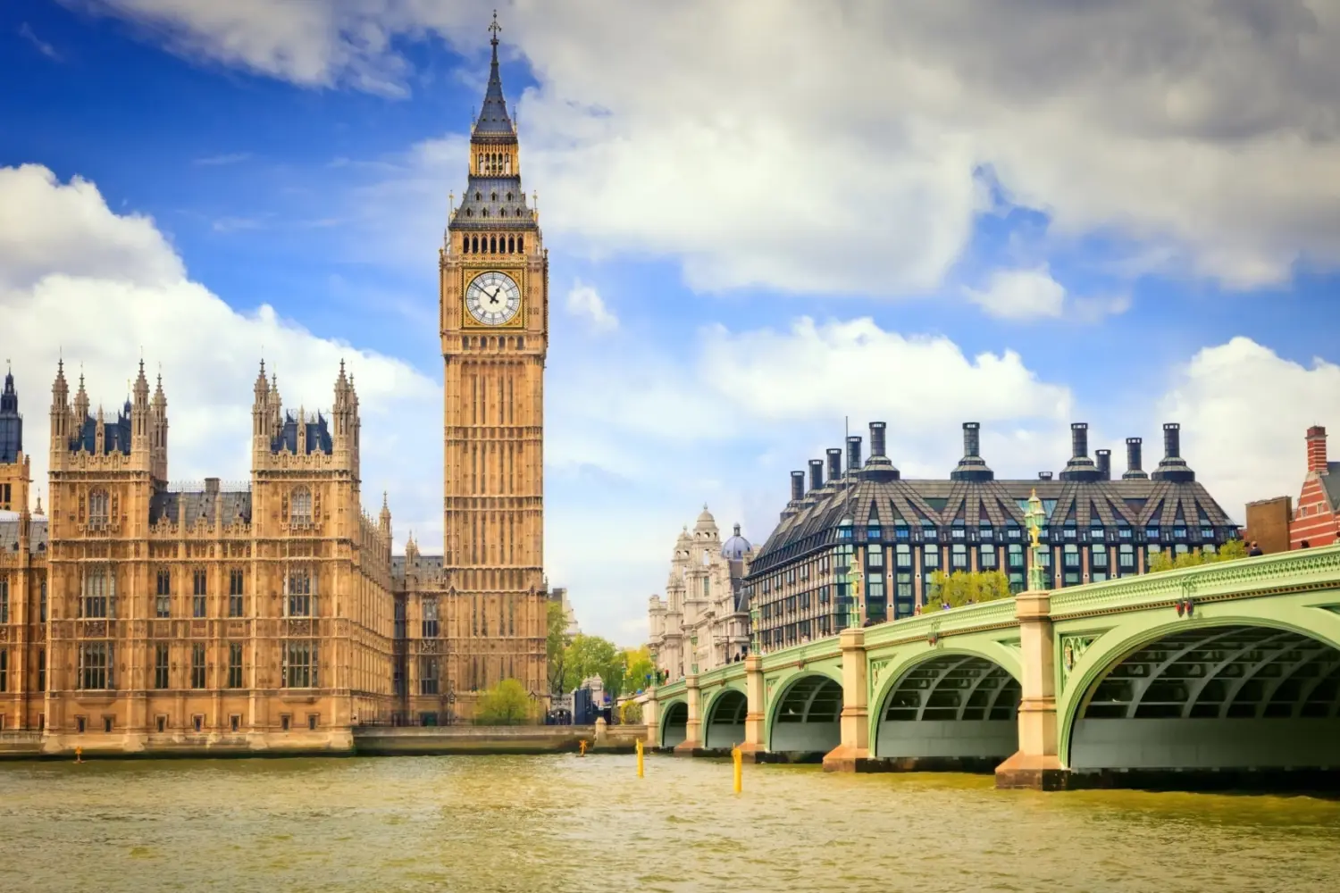 Vue sur la Tamise et le Big Ben à Londres au Royaume-Uni