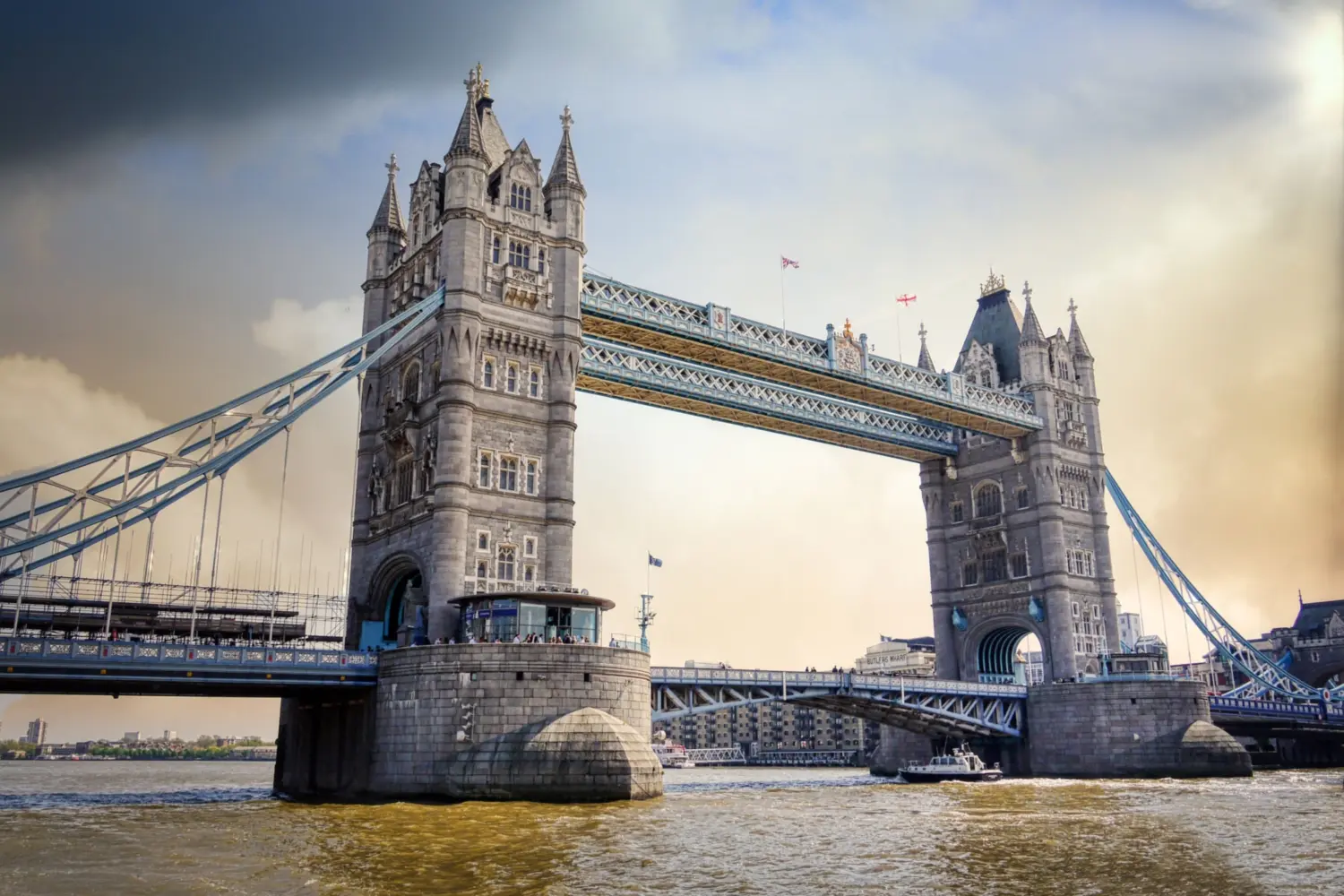 Vue sur le Tower Bridge à Londres au Royaume-Uni