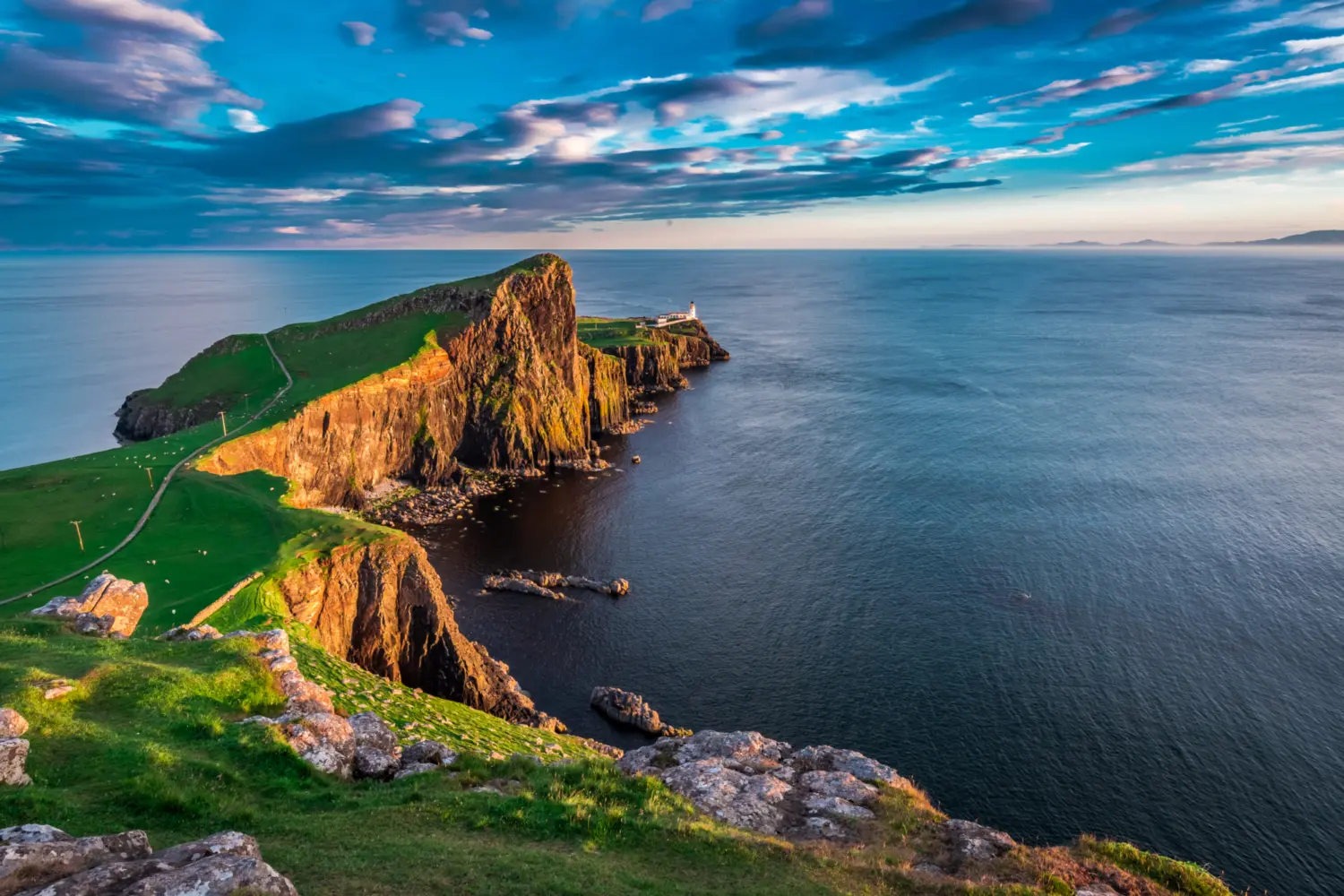 Vue sur le phare et la pointe de Neist à l'Île de Skye