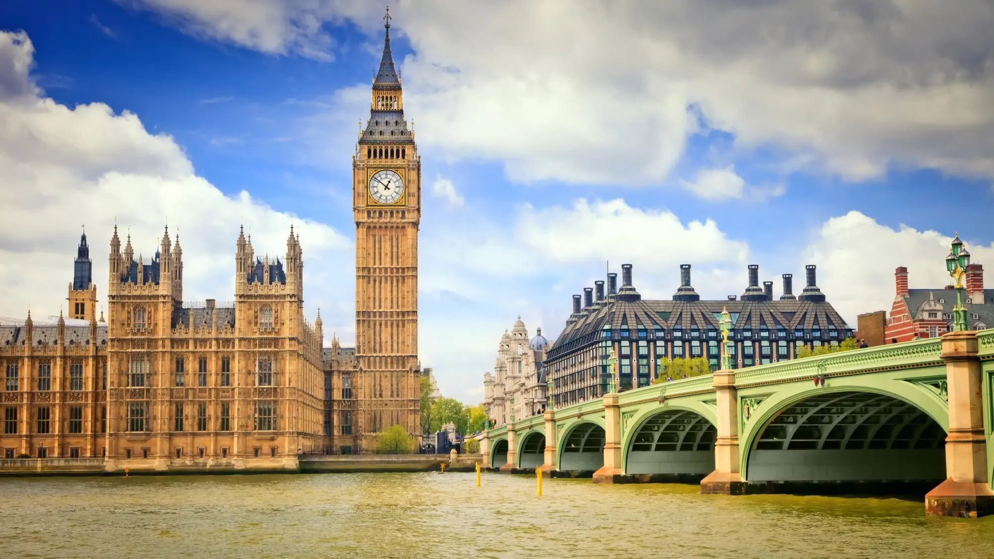 Vue sur la Tamise et le Big Ben à Londres au Royaume-Uni
