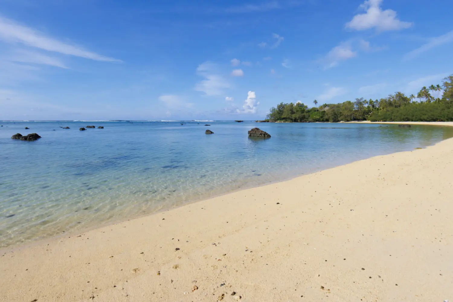 Une plage de sable à Rimatara, une île dans l'archipel des Australes