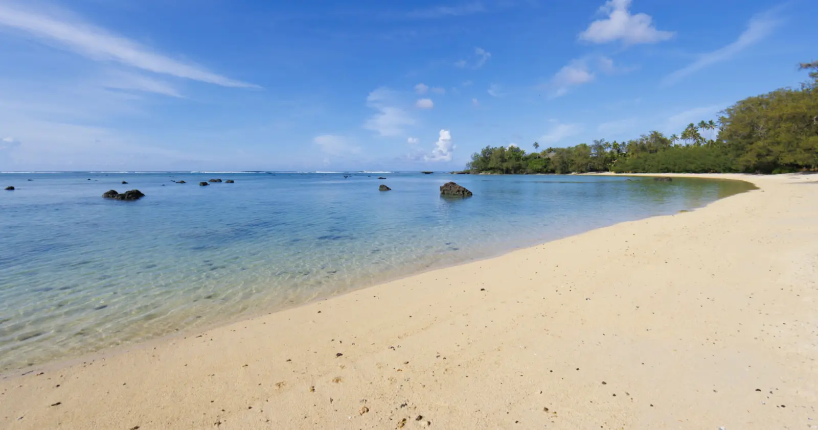 Une plage de sable à Rimatara, une île dans l'archipel des Australes