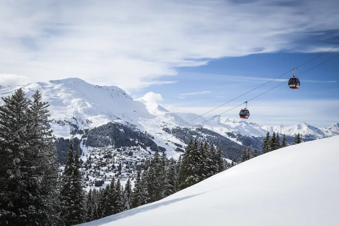 Télécabines à la station de ski Arosa Lenzerheide en Suisse