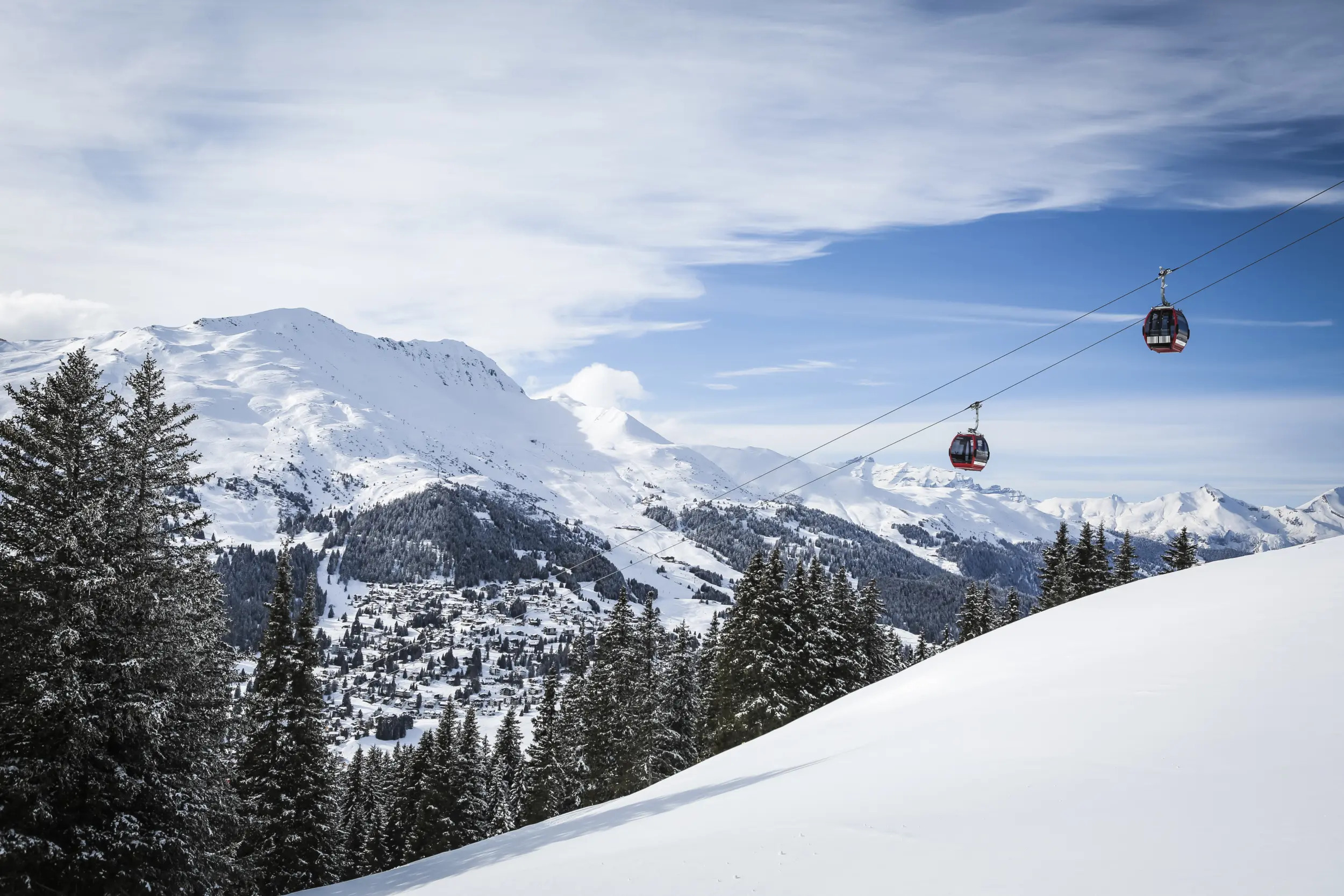 Télécabines à la station de ski Arosa Lenzerheide en Suisse