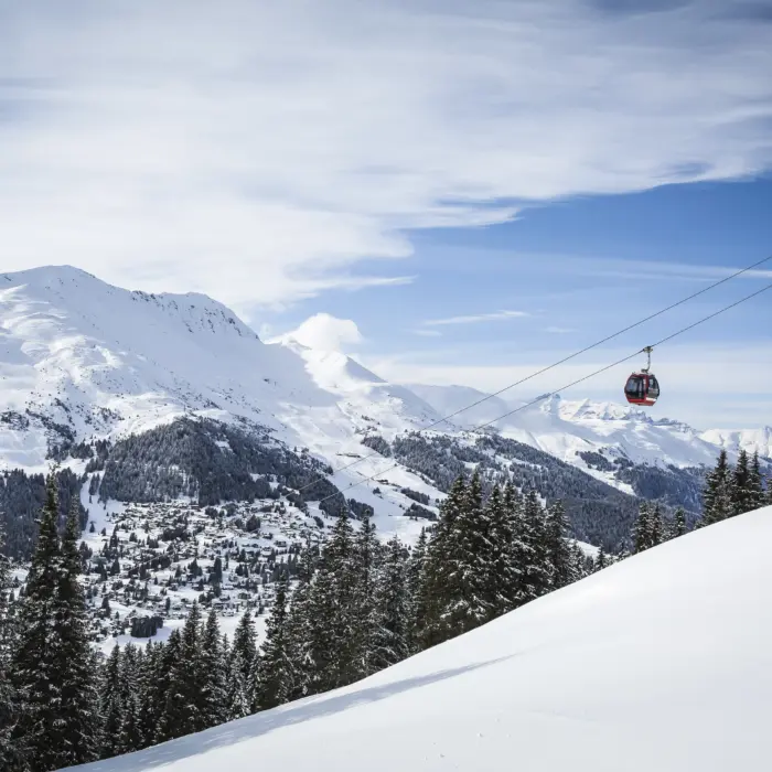 Télécabines à la station de ski Arosa Lenzerheide en Suisse