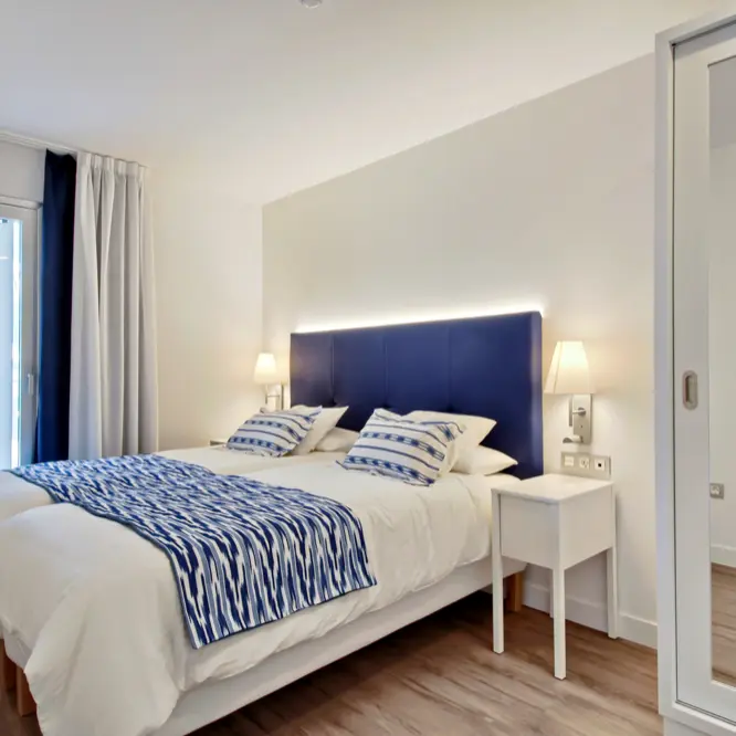 La chambre d'un appartement du Carihuela Suites, à Torremolinos, en Espagne