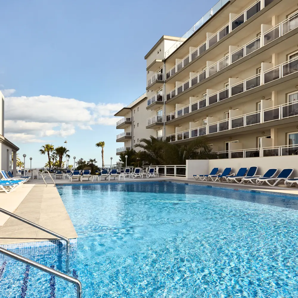 La piscine l'hôtel Las Arenas à Benalmadena