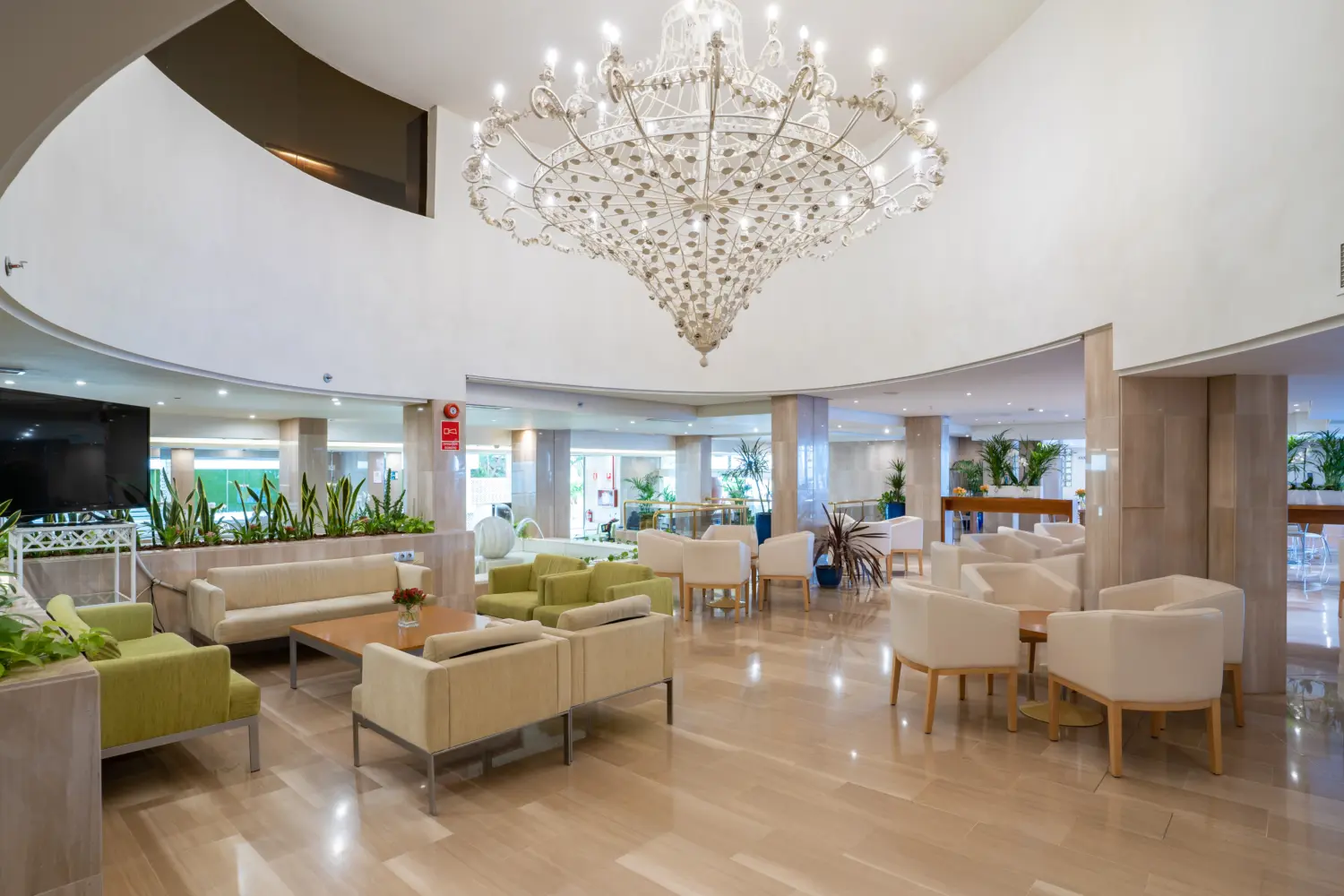Lobby lumineux d'un hôtel sur la Costa del Sol à Torremolinos