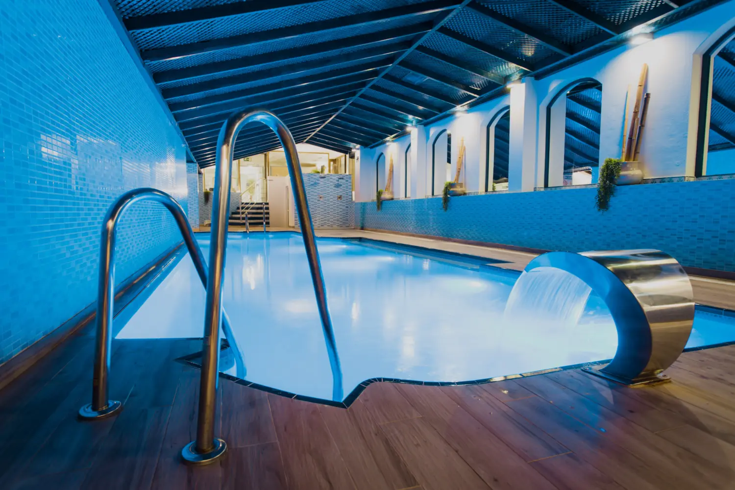 la piscine intérieure d'un hôtel de la Costa del Sol à Torremolinos