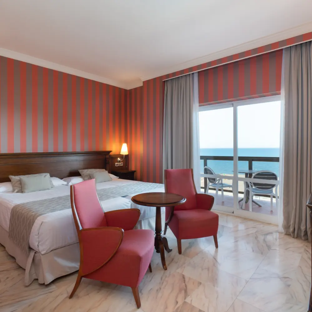 Une chambre supérieure avec vue mer dans un hôtel de la Costa del Sol