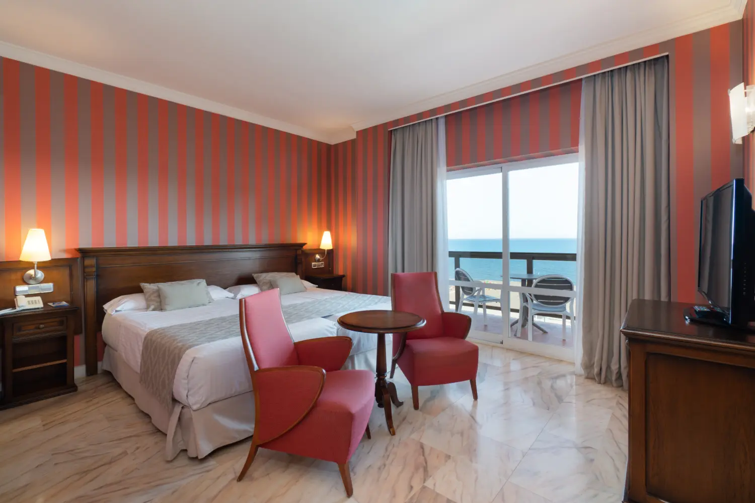 Une chambre supérieure avec vue mer dans un hôtel de la Costa del Sol
