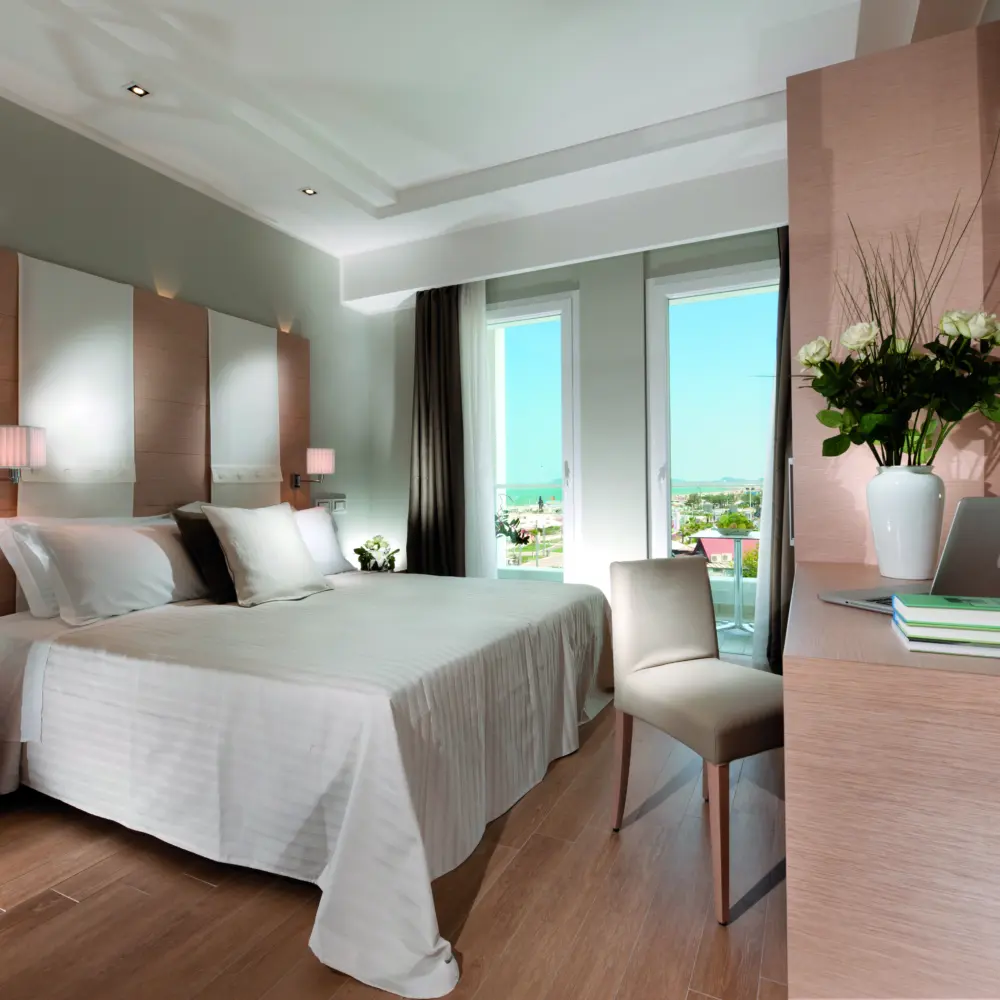 Une chambre de l'hôtel Ambasciatori à Riccione en Italie