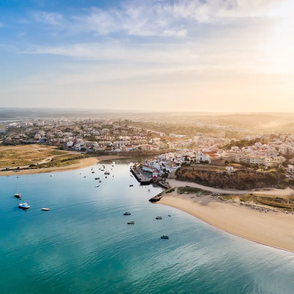 Vue aérienne sur la ville de Portimao au Portugal