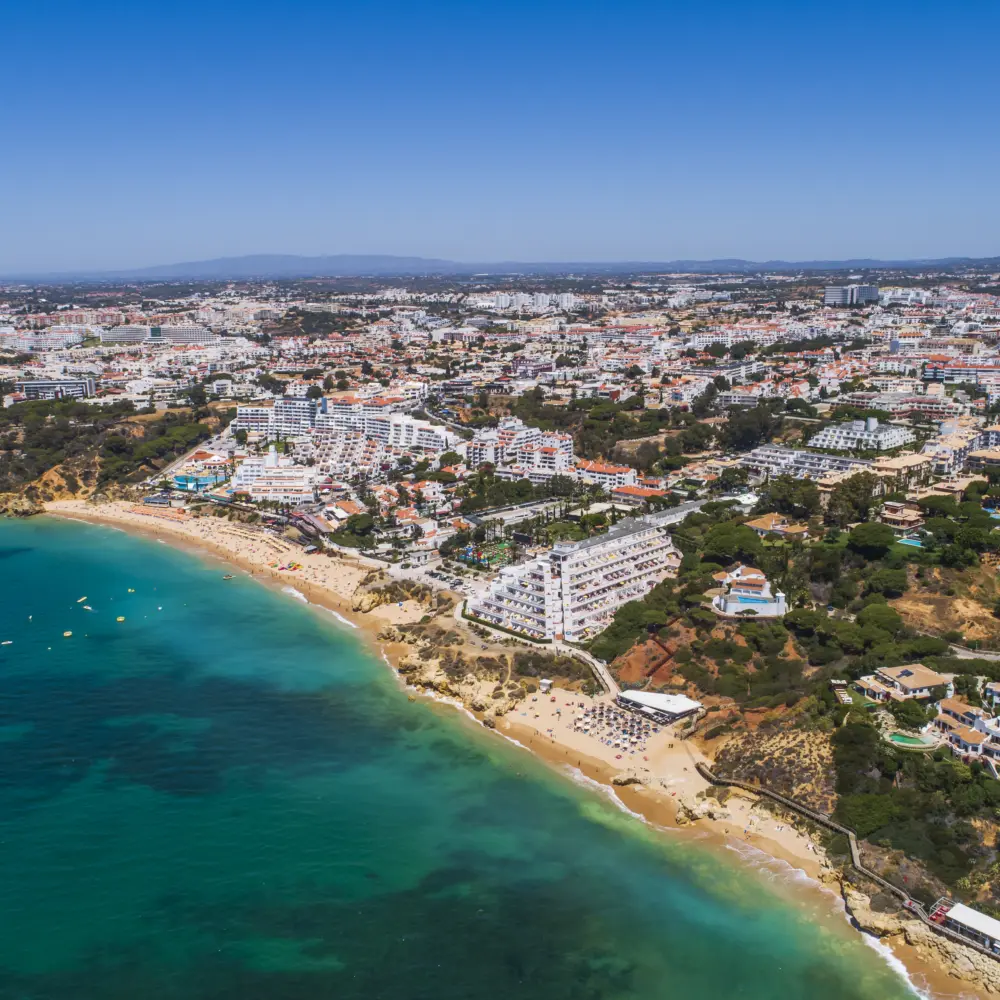 Vue aérienne sur la ville de Albufeira au Portugal